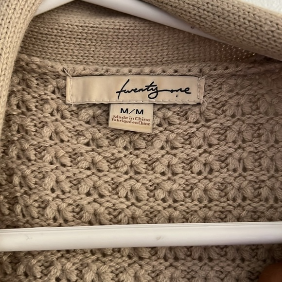 Beige Knit Draped Vest with Belt size M - Picture 3 of 4